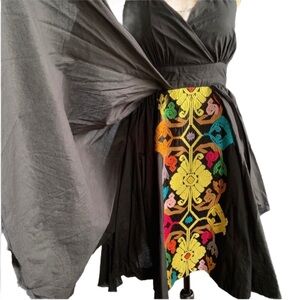 Floreat Anthropologie Palenque Embroidered halter dress HiLo Hankerchief Sz 6